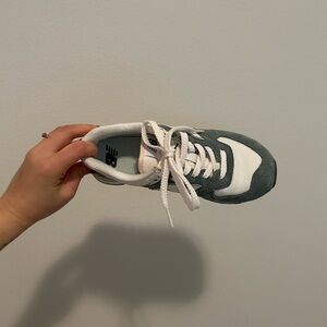 New Balance Womens 574 Suede Sneaker